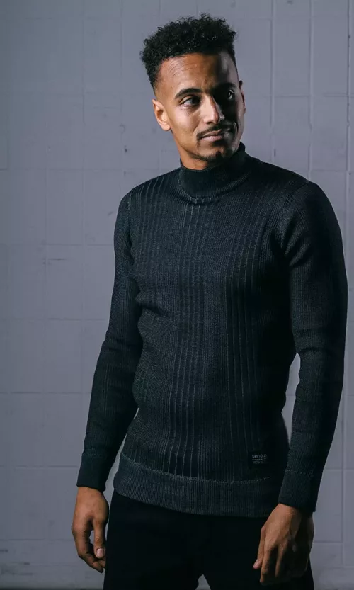 Serious Mockneck | Black