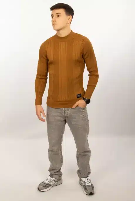 Serious Mockneck | Caramel - Image 2